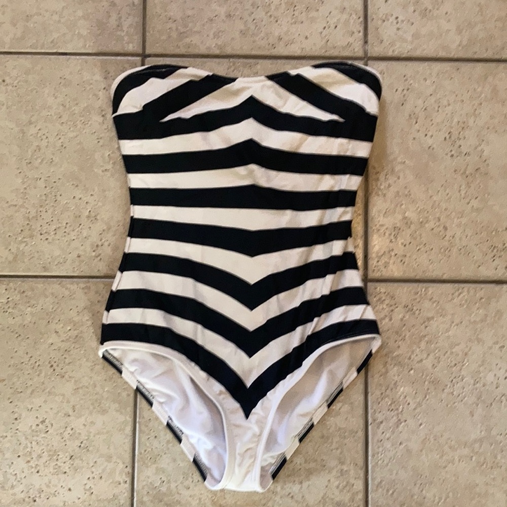 Classic barbie swimsuit!!
